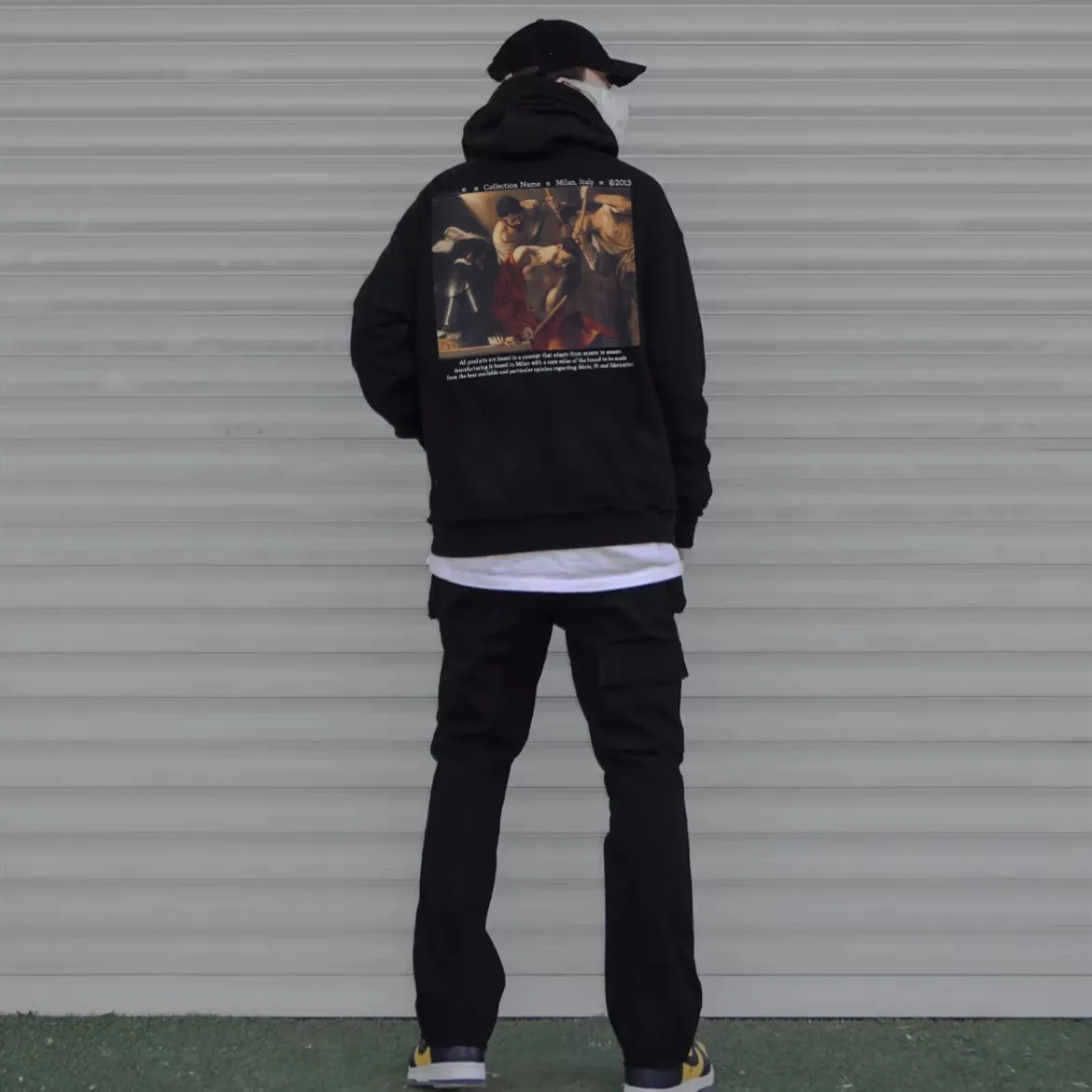 ♻️💯Upper body reference model picture❤️22SS approved version OFFWHITE (OW) Killing and being killed, punishment and sanctity Caravaggio oil painting pure cotton color religious unisex autumn and winter pure cotton hoodie sweatshirt OW perfectly integrates classical literature and art and street culture, paying tribute to VA20SS. Baroqueism, Caravaggio's classic oil painting series, literary street temperament, and 19FW Monet oil paintings. This is also a replacement for Monet. There is a minimalist plain logo on the chest, and a large digital oil painting print on the back with Kornit digital direct inkjet printing. The picture is clear and the stripes transition is smooth. It has a strong religious color, a Vintage style in line with the tone of the Renaissance, and an ultra-clear texture. The fabric is made of 480g combed cotton terry fabric, which has a full drape. Warm and comfortable!  Color: Black Size: XS-L P:390